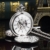 ManChDa Unisex Taschenuhr mit Kette Analog Handaufzug Retro Doppelabdeckungen Skelett Silber Uhrwerk - 6